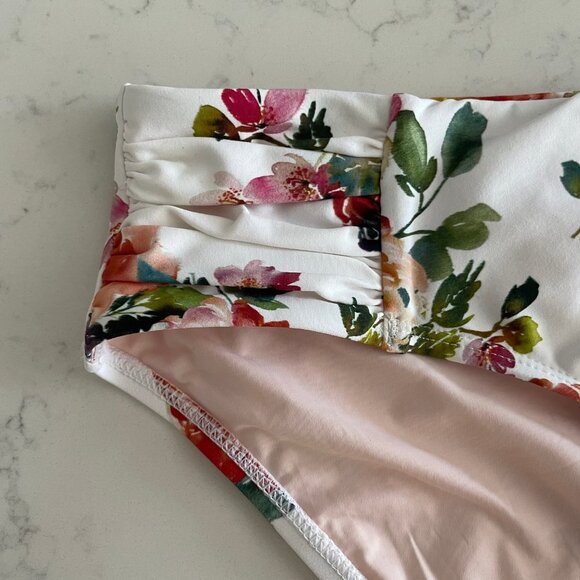 Nip Tuck Swim Floral Nylon Blend Bikini Bottoms w Side Ruching Detail Sz 10 NWT - Picture 2 of 10